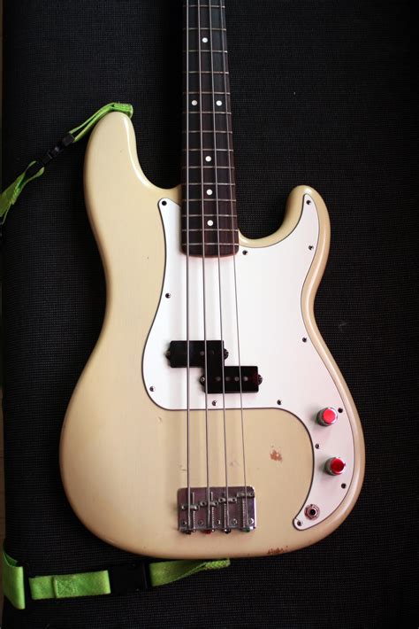 Fender Highway One Precision.